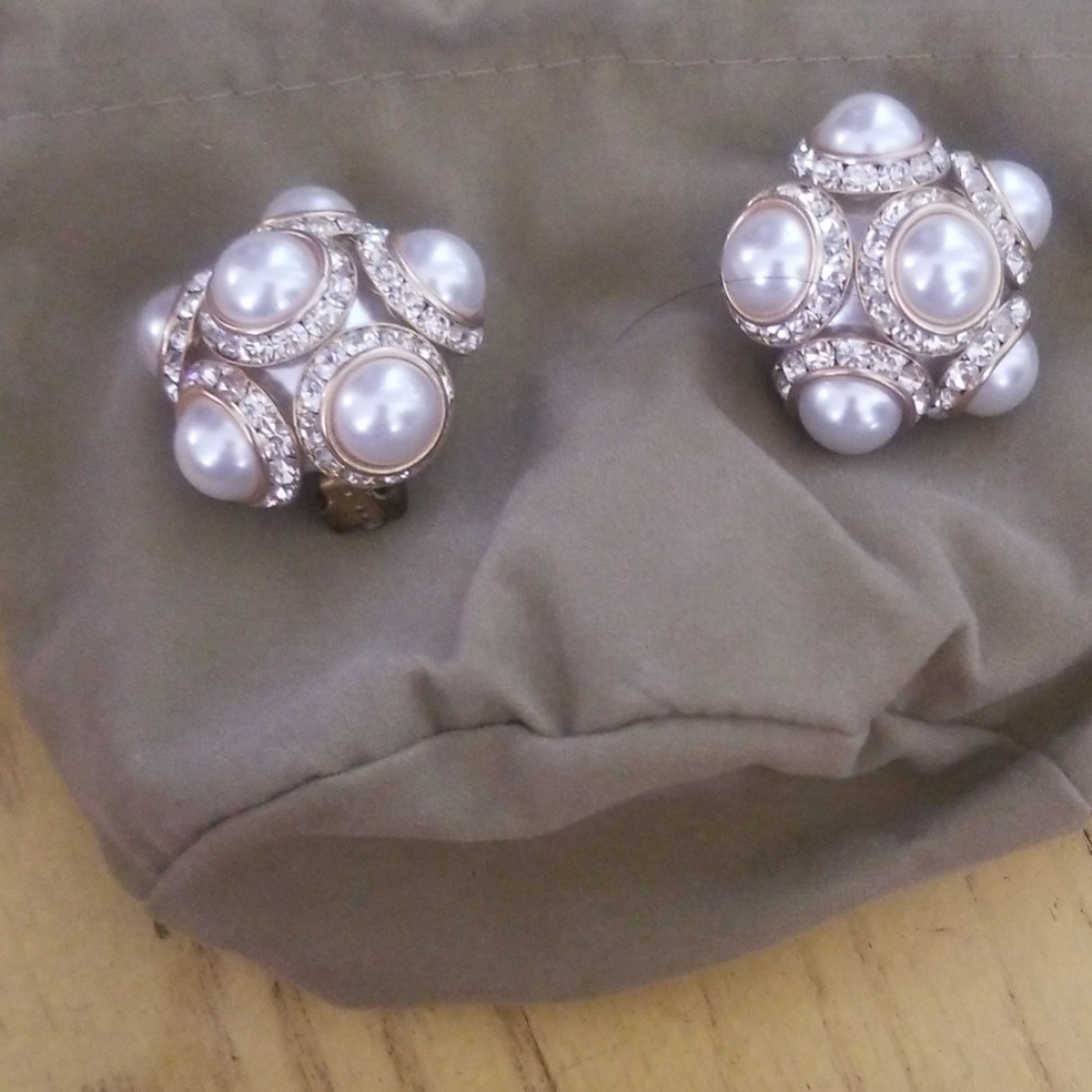 Costume pearl CLIP earrings